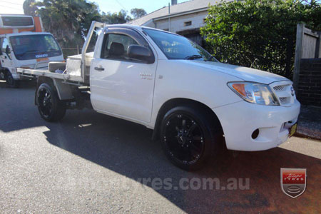 20x9.0 Ballistic Morax on TOYOTA HILUX