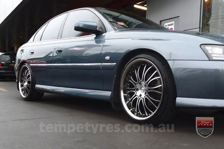 20x8.5 Fox Fashion on HOLDEN COMMODORE