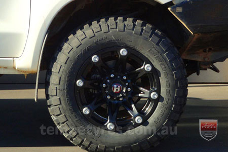 17x9.0 Ballistic Jester on TOYOTA HILUX