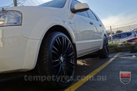 22x9.5 Lenso Como Black on FORD TERRITORY