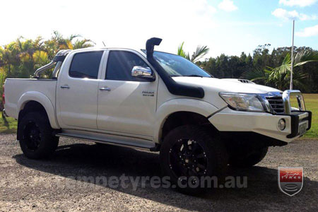 20x9.0 Ballistic Morax on TOYOTA HILUX SR5