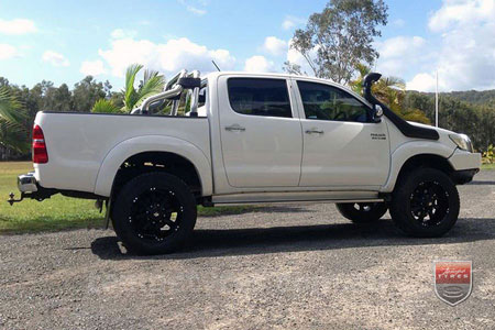 20x9.0 Ballistic Morax on TOYOTA HILUX SR5