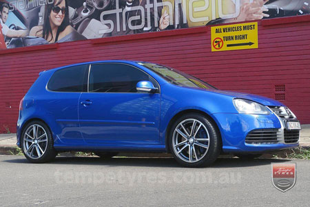 18x7.5 Fox R5 Gunmetal on VW GOLF