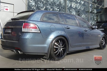 20x8.5 Akuza 847 Shadow on HOLDEN COMMODORE VE