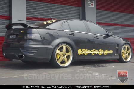 22x8.5 22x9.5 Simmons FR-1 Gold on HOLDEN COMMODORE VE
